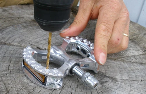 Pedal Spikes - 16 pack - Image 5