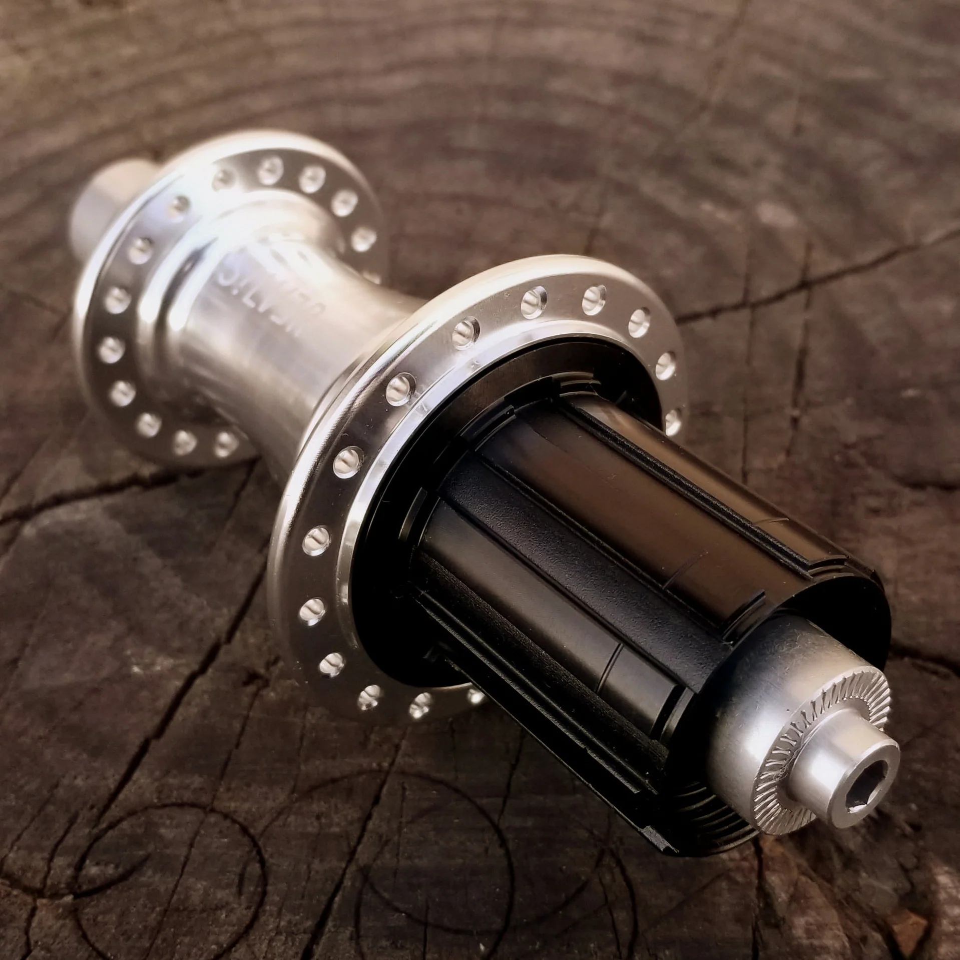 Silver Rear Hub - 135mm, 36 hole - Image 2
