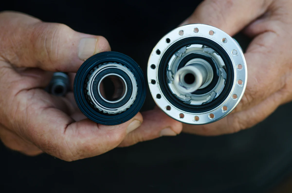 Silver Rear Hub - 135mm, 36 hole - Image 3