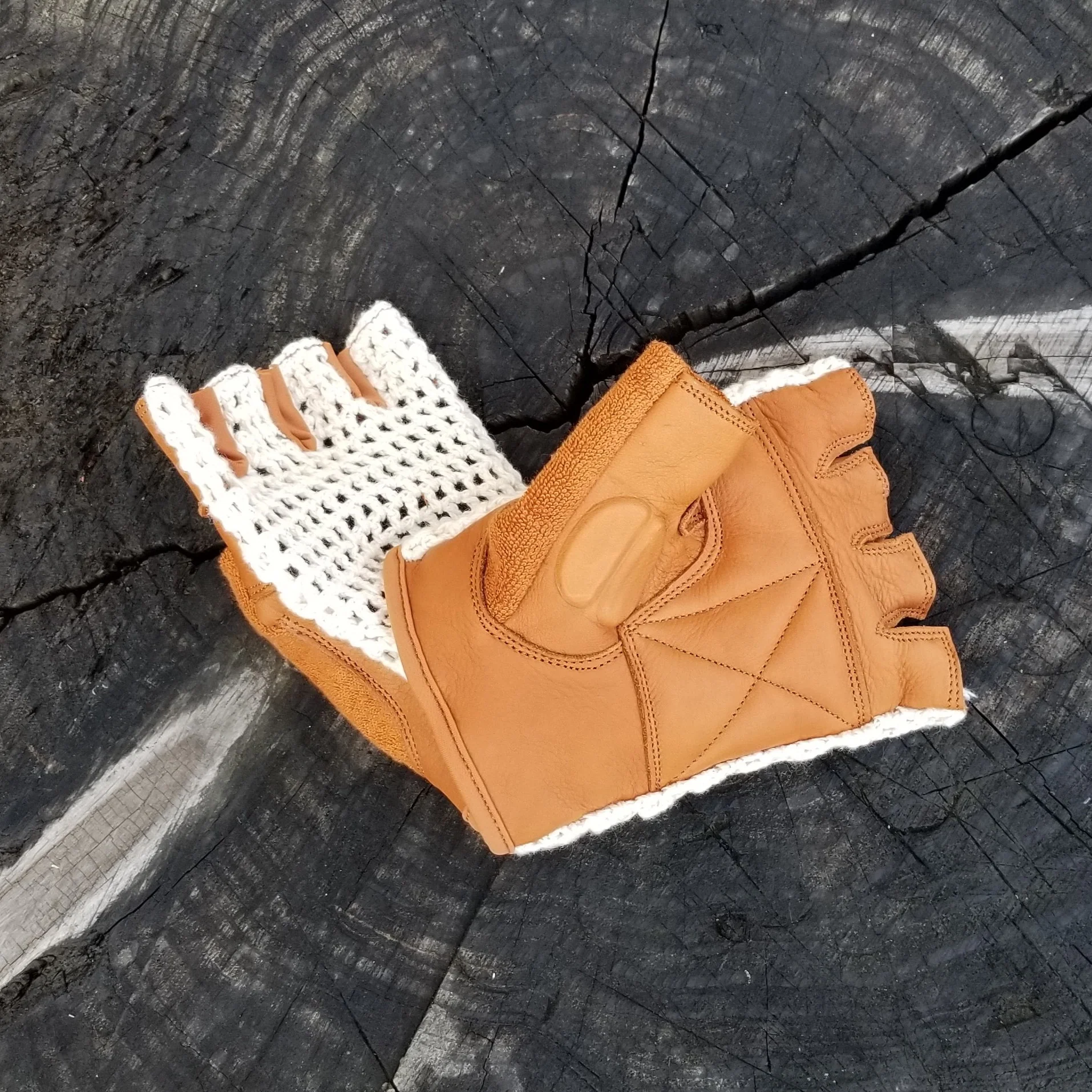 Cow Gloves, Lightly padded - Image 2