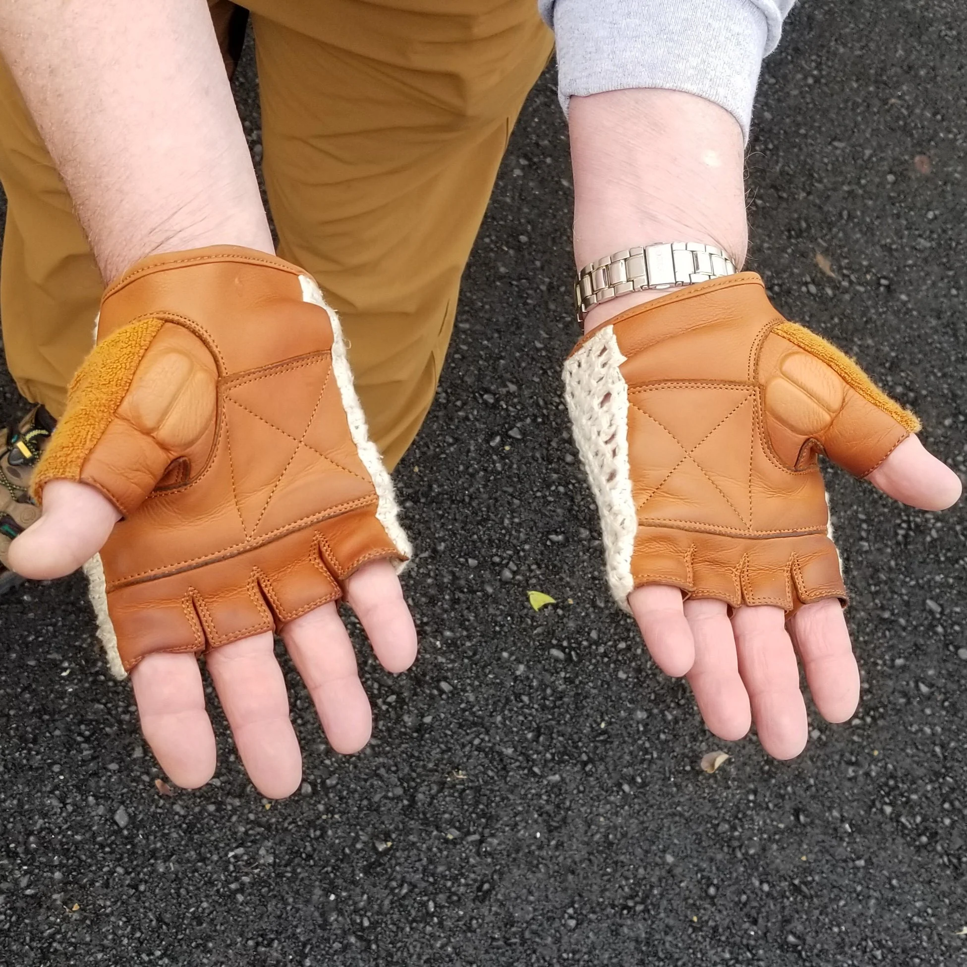 Cow Gloves, Lightly padded - Image 3