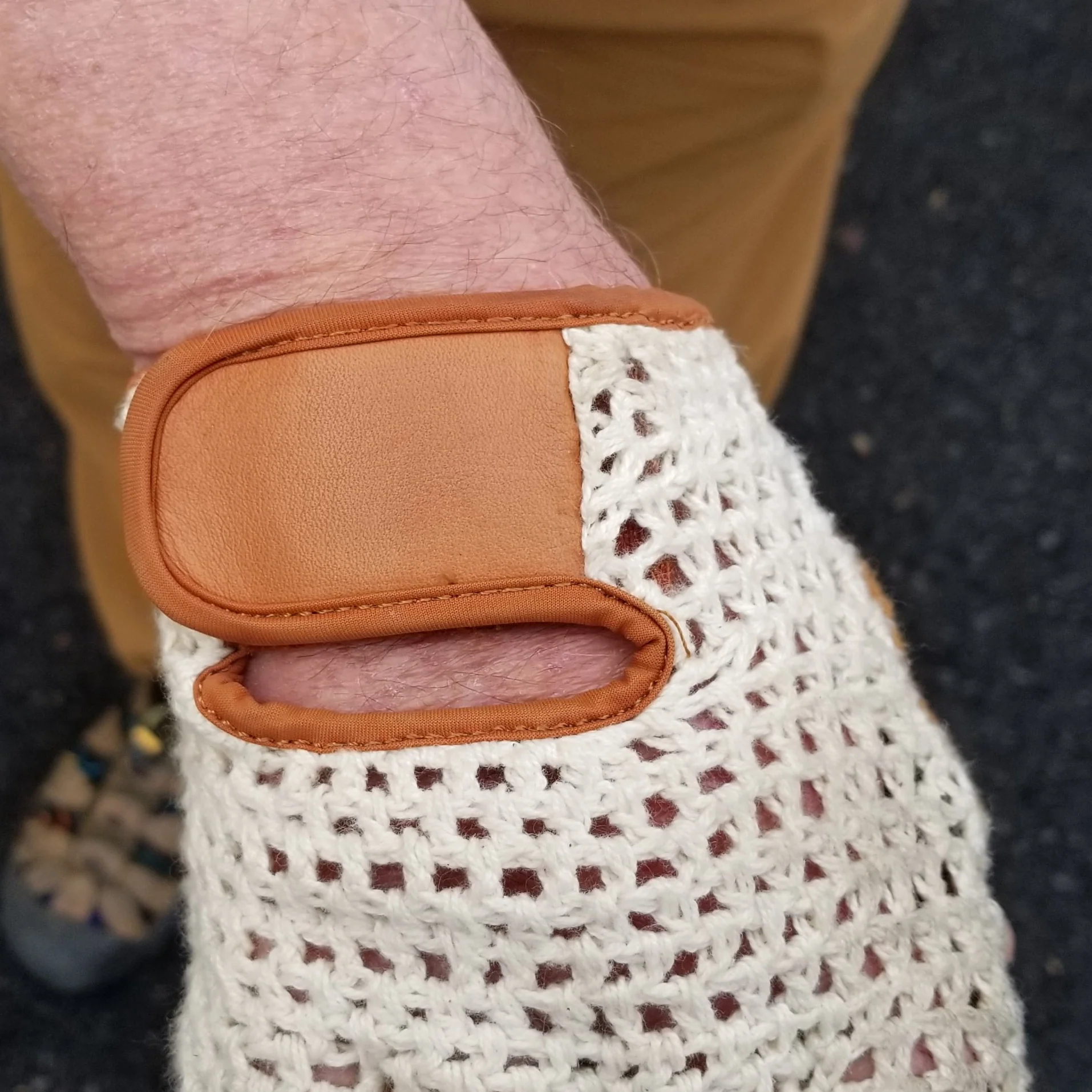 Cow Gloves, Lightly padded - Image 4