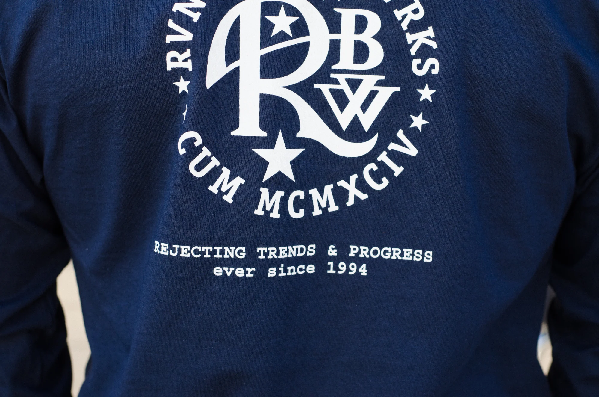 Trends and Progress Long-sleeved pocket T-shirt - Image 3